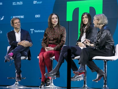 De izquierda a derecha: Pedro Díaz Yuste, director general de Savia; Luz Casal, cantante;  María Blasco, directora científica del Centro Nacional de Investigaciones Oncológicas (CNIO); y Pura Muñoz Cánoves, investigadora principal en el Instituto de Ciencia de Altos Labs San Diego.