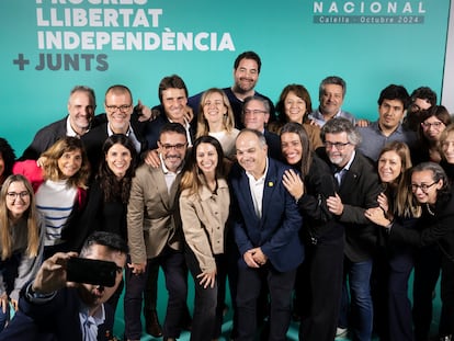 Foto de la nueva ejecutiva de Junts este sábado en Calella, sin Carles Puigdemont, que ocupará el cargo de presidente del partido.