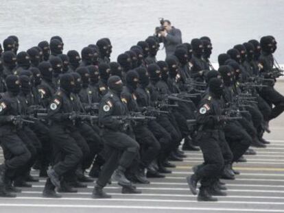 Soldados iraqu&iacute;es participan en el desfile realizado para celebrar el 91&ordm; aniversario del Ej&eacute;rcito, en Bagdad.