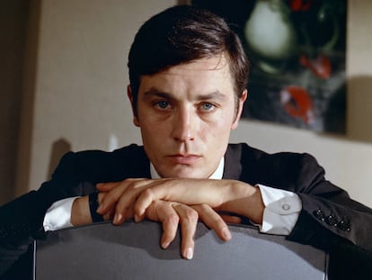 La carrera y la vida de Alain Delon, en imágenes