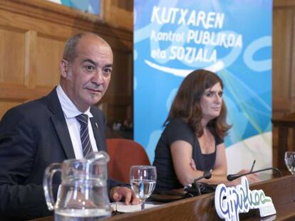 Garitano y Franco, durante la presentación de la propuesta de la Diputación de Gipuzkoa sobre Kutxa.