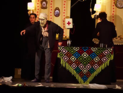 Una escena de &#039;Solos&#039;, de Ymedio Teatro.