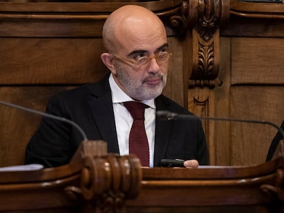 El concejal del PP en el Ayuntamiento de Barcelona, Daniel Sirera, durante un pleno del consistorio.