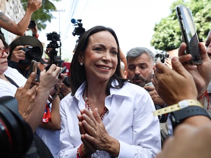 María Corina Machado fuera de un colegio electoral en Caracas (Venezuela), el 28 de julio de 2024.