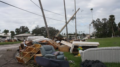 Daños y escombros en la ciudad de Saint Petersburg, en Florida, tras el paso de los huracanes 'Helene' y 'Milton'.