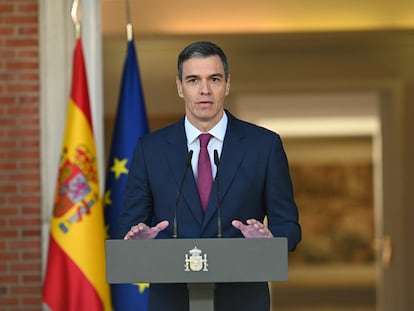 El presidente del Gobierno, Pedro Sánchez, en su declaración el pasado 29 de abril, en una imagen distribuida por Moncloa.