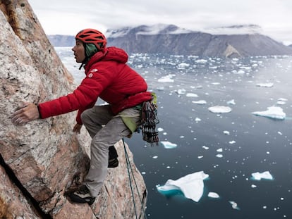 Alex Honnold, que en 'Artic Ascent' deja el protagonismo a Groelandia y el peligro que corre.