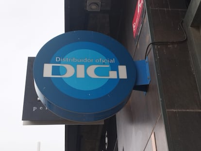 Una cartel de un distribuidor de Digi.