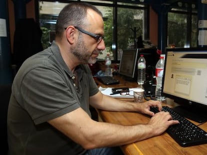 El periodista Marc Marginedas, en la redacci&oacute;n de &quot;El Peri&oacute;dico de Catalunya&quot;.