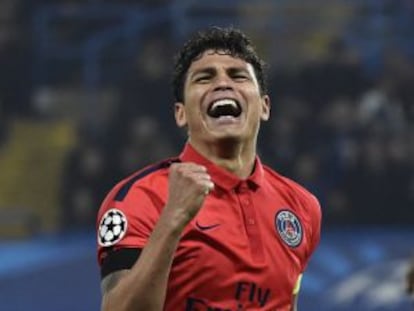 Thiago Silva celebra el gol que va donar la passada a el PSG.