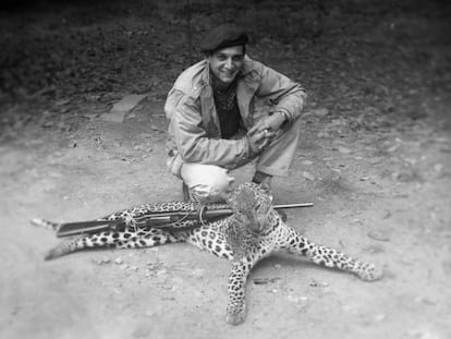 Donald Anderson con una pantera cazada.