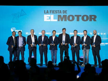 De izquierda a derecha: Oliver Quilichini, director de Alfa Romeo, DS y Lancia en España y Portugal; Nuno Coutinho, director de Citroën España y Portugal; Emilio Herrera, presidente de Kia Iberia; Leopoldo Satústregui, presidente y CEO de Hyundai Motor España; Sébastien Guigues, director general de Renault Iberia; José Miguel Aparicio, director general de Audi España; Enrique Pifarré, director general de Volkswagen; Víctor Sarasola, director comercial de Cupra España, e Iñaki Arriandiaga, 'PR manager' de Toyota, tras recoger los premios el pasado miércoles en el Hipódromo de la Zarzuela de Madrid.