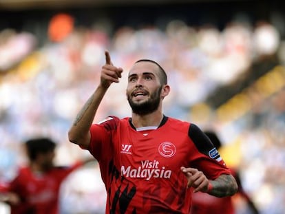 Aleix Vidal celebra uno de sus goles en el Sevilla.