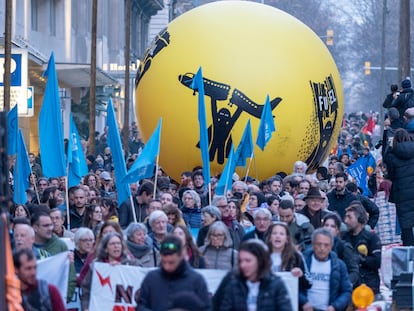 Manifestación en Barcelona contra la ampliación del aeropuerto, la construcción del cuarto cinturón en Barcelona y del Hard Rock en Tarragona.