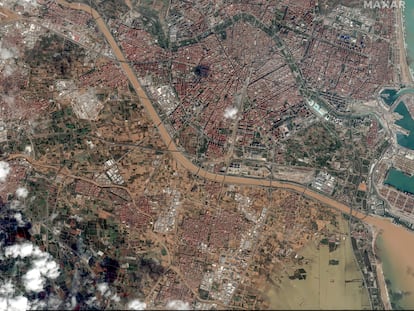 Vista aérea de la zona afectada por la dana, este jueves en Valencia.