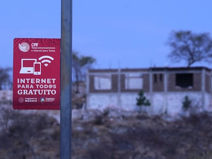 Un letrero del programa de Internet Gratuito de este sexenio, en Ayala (Estado de Morelos), en abril de 2023.