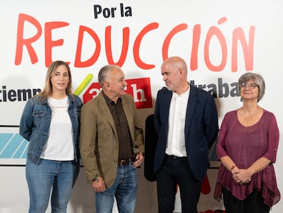 La secretaria general de UGT-Madrid, Marina Prieto, el secretario general de UGT, Pepe Álvarez; el secretario general de CC OO, Unai Sordo, y la secretaria general de CC OO-Madrid, Paloma López, este miércoles en la sede de UGT en Madrid.