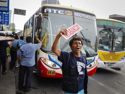 Un autob&uacute;s en Lima.