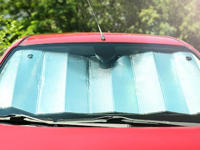 Dale un toque de personalidad a tu coche con un parasol más divertido que los tradicionales.