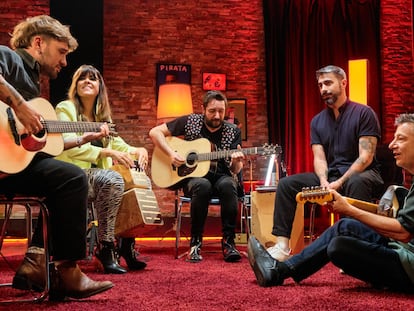 Litus y Novoa, con Rayden, Vanesa Martín y Dani Fernández, en el primer capítulo de 'El camerino'.