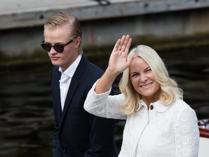 La princesa Mette-Marit y su hijo Marius Borg, en una aparición en la ciudad noruega de Trondheim, en junio de 2016.