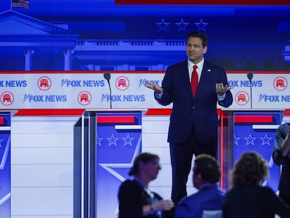 El gobernador de Florida, Ron DeSantis, el día 23 en el primer debate de las primarias republicanas, en Milwaukee (Wisconsin, EE UU).