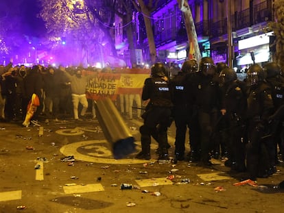 Disturbios posteriores a la concentración frente a la sede del PSOE, en la calle Ferraz de Madrid, el 7 de noviembre de 2023.