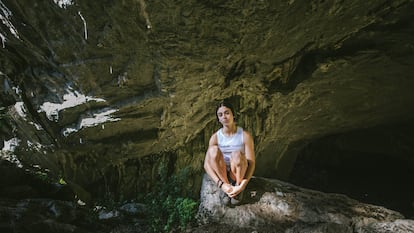 Ainhize Belar, en la cueva de Baltzola, en Dima (Bizkaia), en una imagen cedida por Hyperaitz/SputnikClimbing.