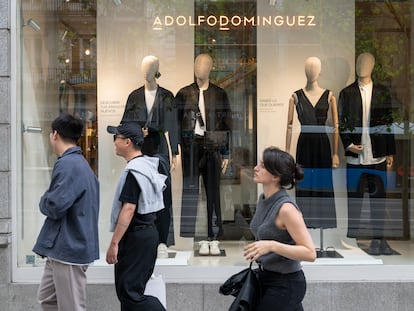 Exterior de una tienda de Adolfo Domínguez en Madrid