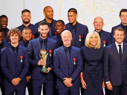 Emmanuel Macron durante un homenaje a los campeones del mundo en Rusia.