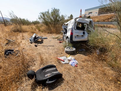 Estado en el que ha quedado uno de los coches implicados en el accidente registrado el 3 de agosto en la localidad malagueña de Casabermeja, en el que murieron tres personas y otras tres han resultado heridas.