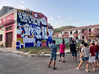 El mural con un verso de la canción ‘Mi patria digna’, de Toni Mejías, provocó protestas el pasado año.