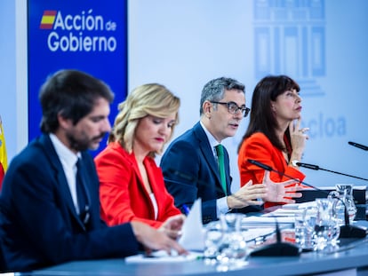 Los ministros Ernest Urtasun, Pilar Alegría, Félix Bolaños y Ana Redondo, este martes en rueda de prensa en La Moncloa.