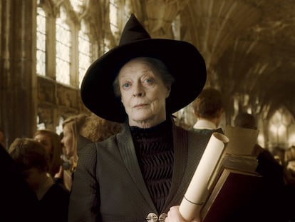 La actriz Maggie Smith como la profesora Minerva McGonagall en una de las entregas de 'Harry Potter'.