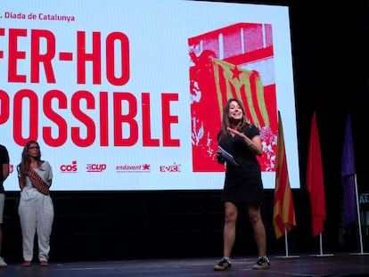 La diputada de la CUP en el Parlament, Laure Vega, durante el acto político de la izquierda independentista en Barcelona el pasado 11 de septiembre.