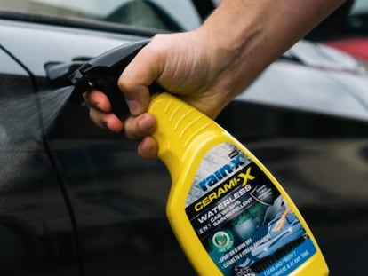 Fichamos el mejor champú de coche con cera que también repele el agua de lluvia.