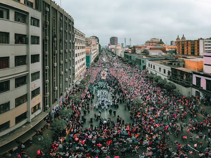 Procesión del Señor del Mar por las calles de Callao, Perú