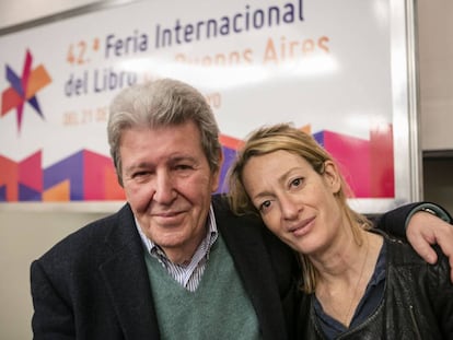 Jorge Herralde y Milena Busquets en su presentación, en la Feria del Libro de Buenos Aires.