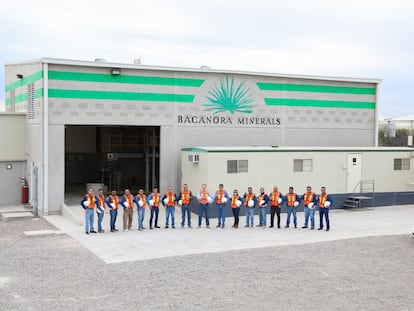 Trabajadores de la empresa Bacanora Lithium.