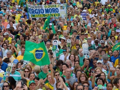 Una manifestación a favor de la causa 'Lava Jato' en la playa de Copacabana, en Río de Janeiro.