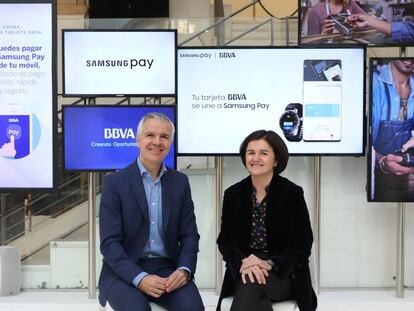 Celestino García, vicepresidente corporativo de Samsung España, y Sofía Rodríguez-Sahagún, directora de Transformación de BBVA.