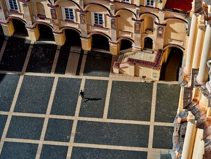 Vista aérea de la iglesia de San Juan de Vilnius, en el centro histórico de la ciudad lituana.