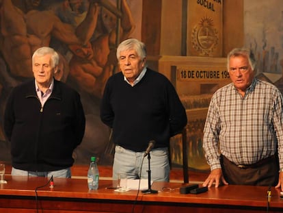 Antonio Cal&oacute;, Hugo Moyano y Luis Barrionuevo, l&iacute;deres de las tres CGT argentinas.