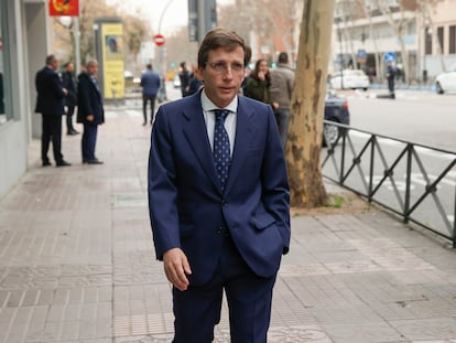 El alcalde de Madrid, José Luis Martínez-Almeida, a su llegada a la inauguración de la nueva sede del Colegio de Registradores de España.