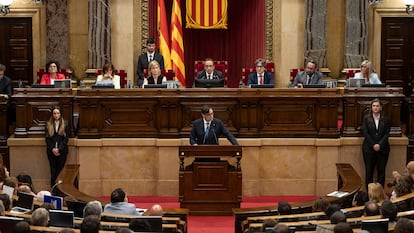 Intervención de Salvador Illa en el Parlament, bajo la mirada de Josep Rull.