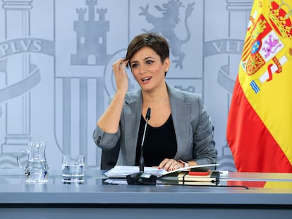 La ministra de Política Territorial y portavoz del Gobierno en funciones, Isabel Rodríguez, durante la rueda de prensa de este martes en La Moncloa.