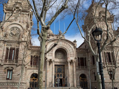 La Audiencia Provincial de Barcelona desde el Paseo Lluís Companys.