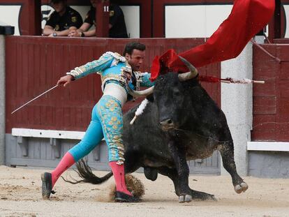 El diestro Antonio Ferrera en la faena a su segundo toro.