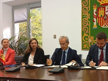 Firma del convenio entre Andema y la FEMP.