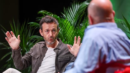 Pablo Benegas, miembro de La Oreja de Van Gogh, durante su intervención en Bilbao.